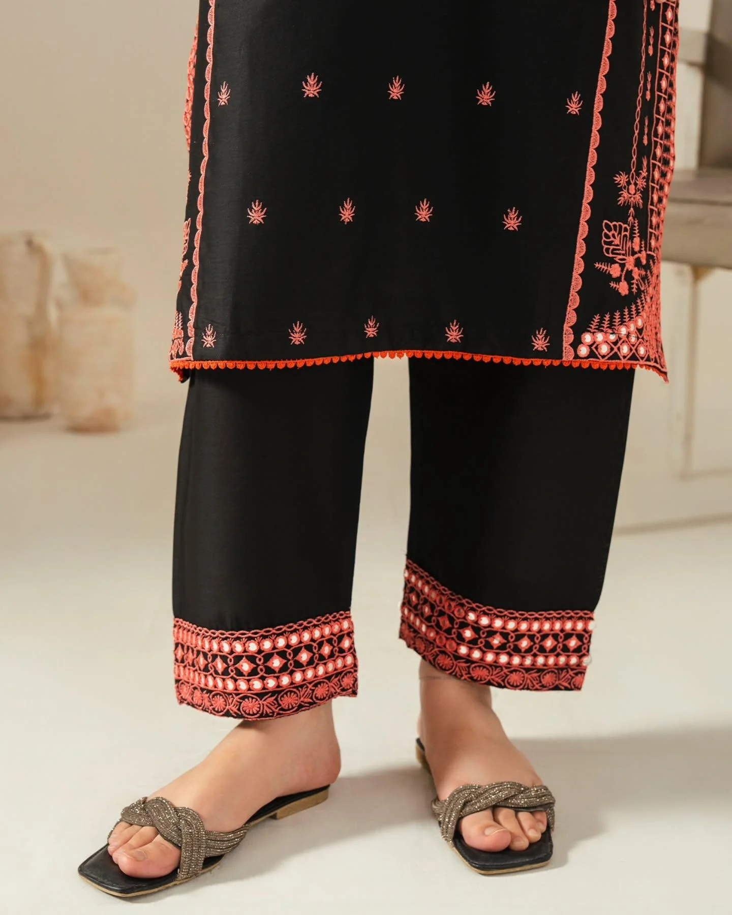 AJAL EMBROIDED 3PC - Image 8