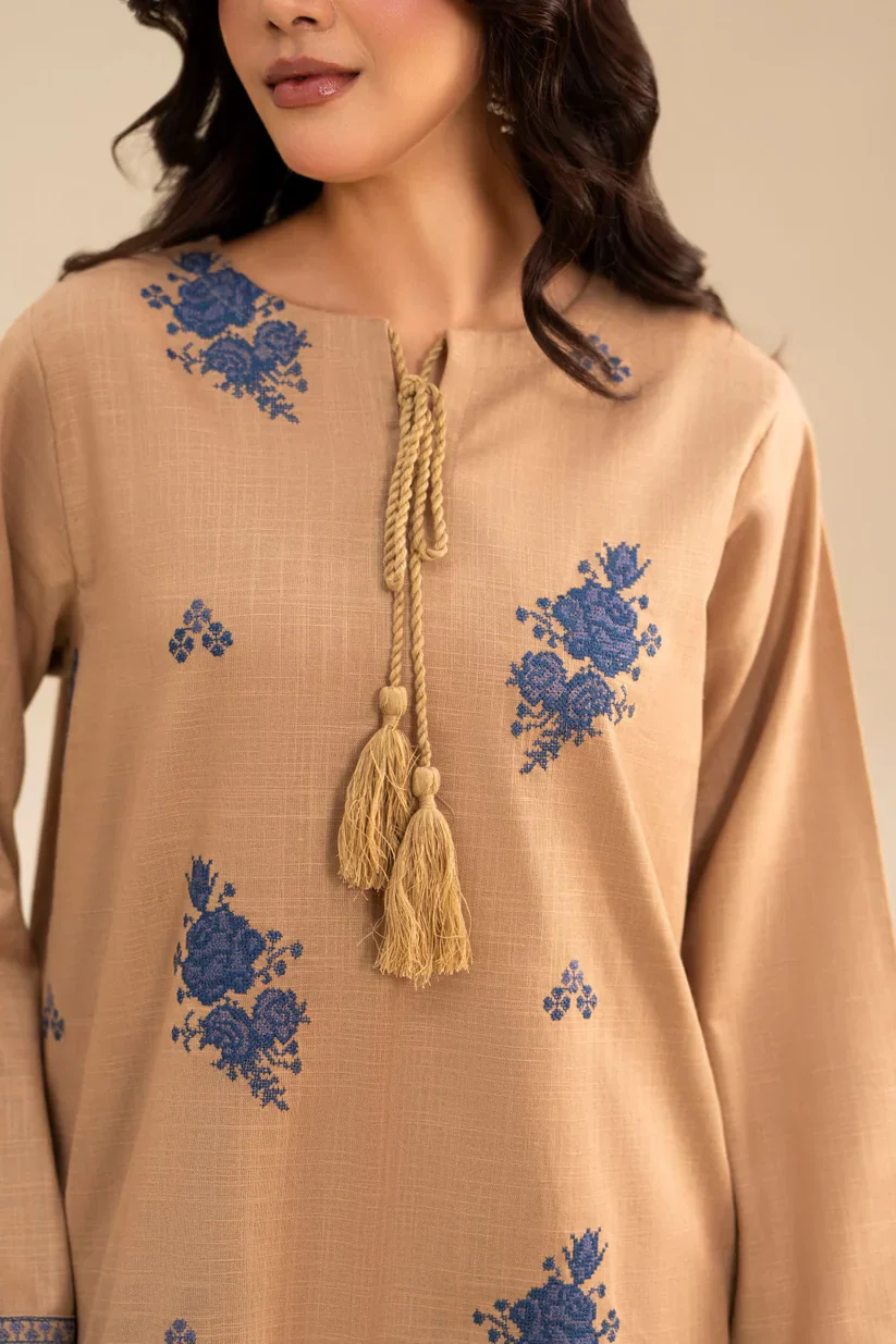 REEZA LAWN SET( FARSHI SHALWAR ) - Image 4