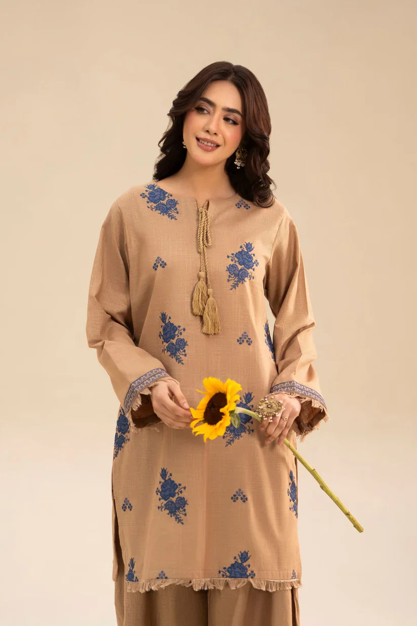 REEZA LAWN SET( FARSHI SHALWAR ) - Image 5