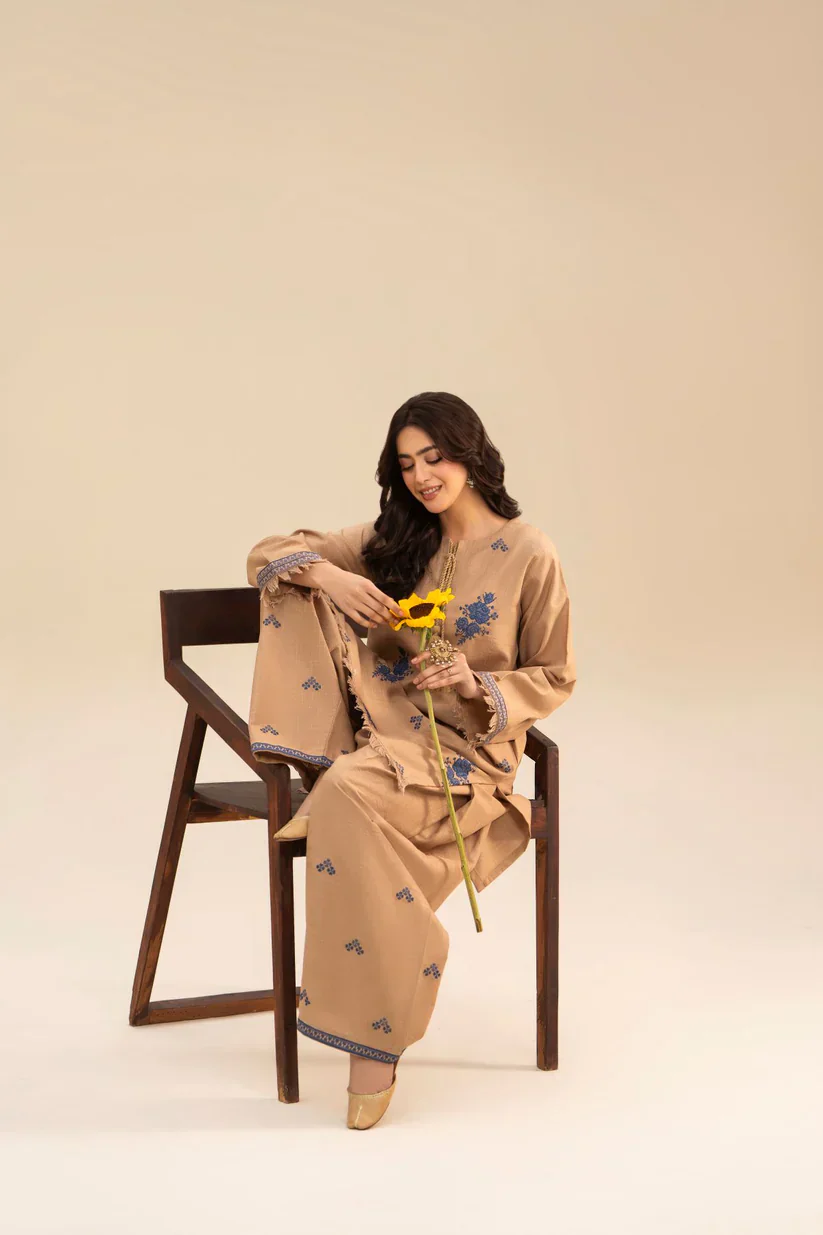 REEZA LAWN SET( FARSHI SHALWAR ) - Image 7