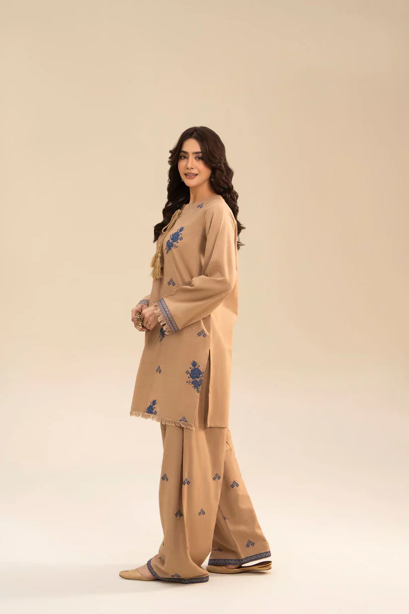 REEZA LAWN SET( FARSHI SHALWAR ) - Image 8