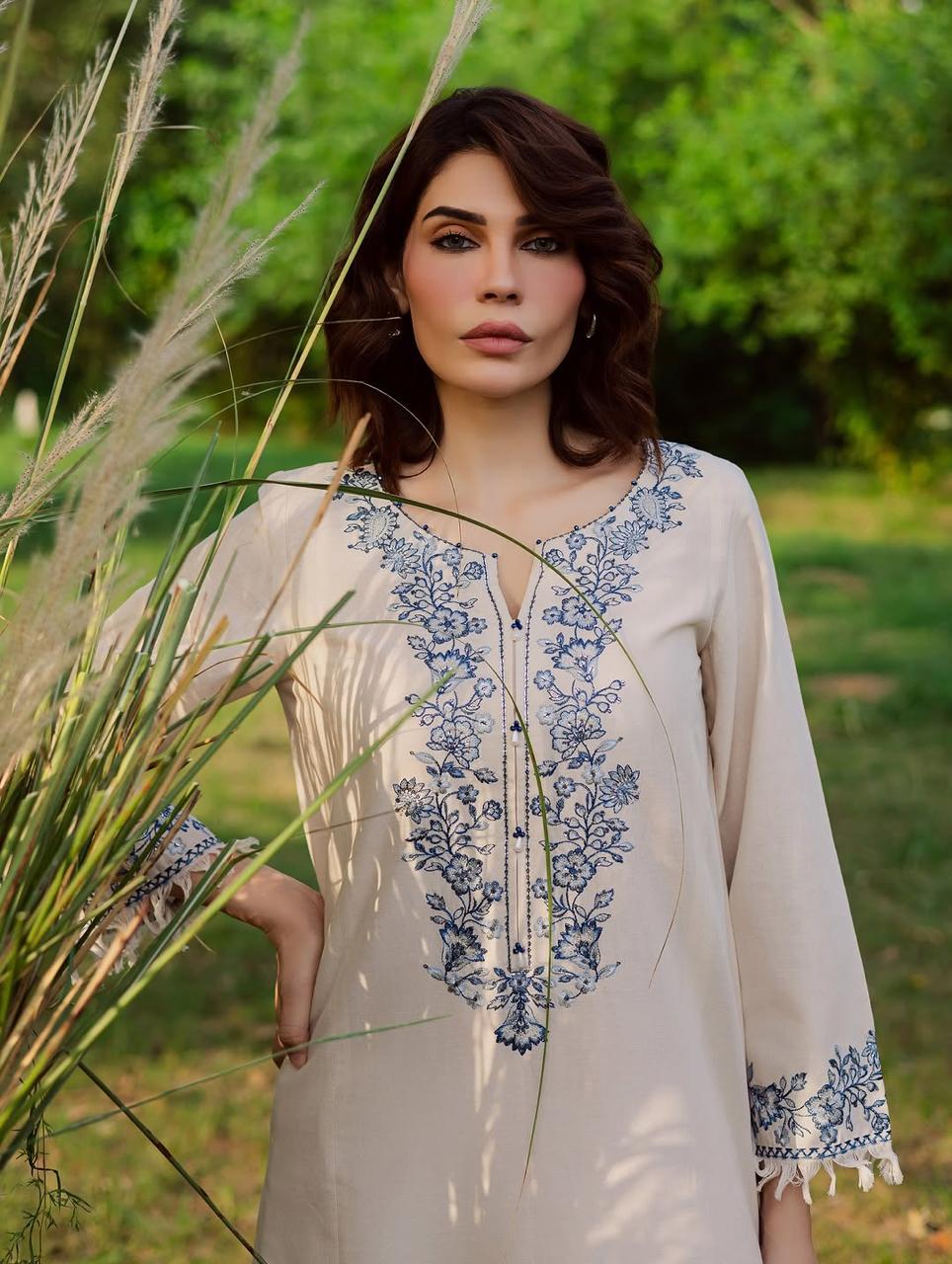 BATIK KHADAR 3PC ( FARSHI SHALWAR ) - Image 4
