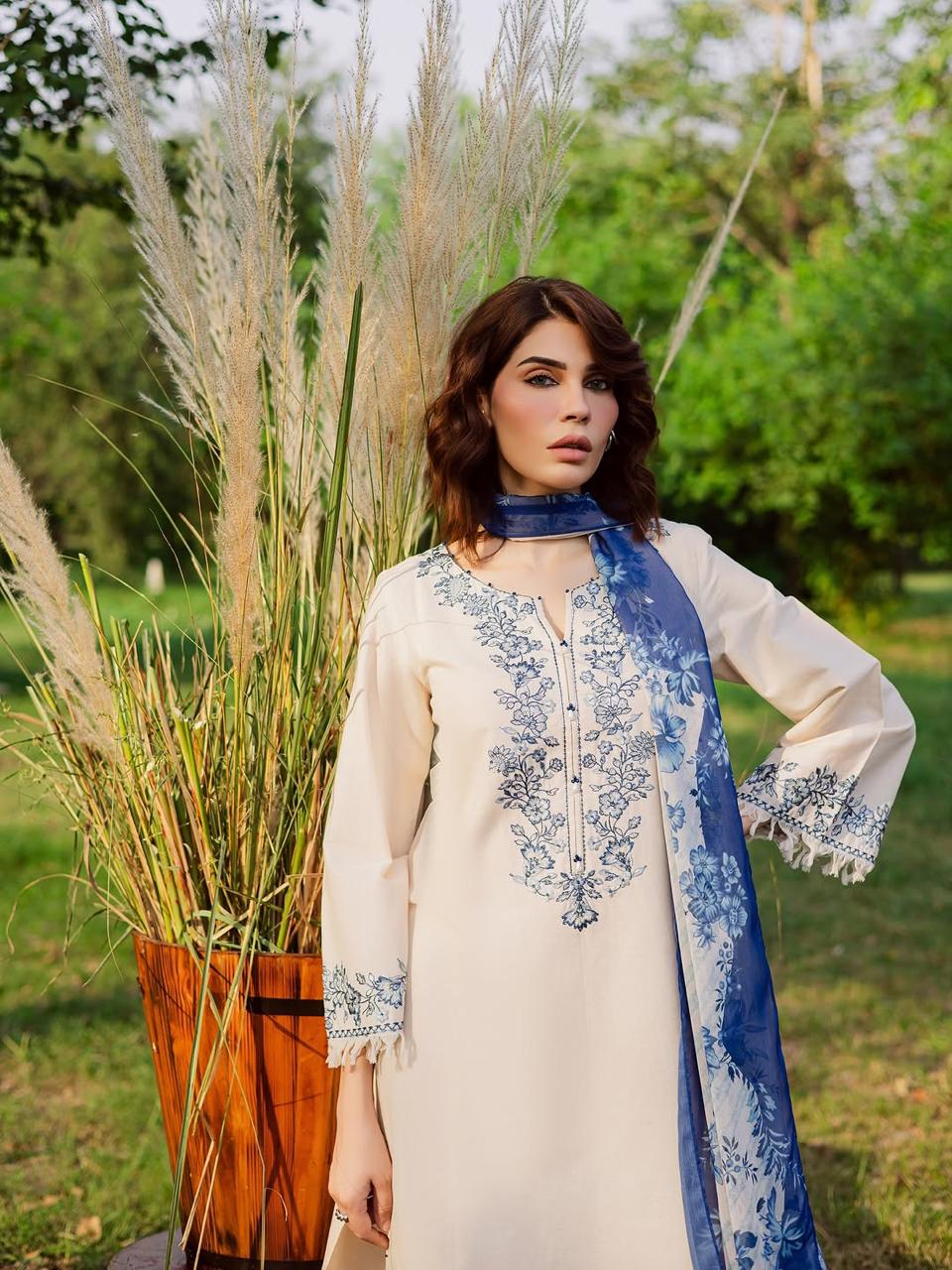 BATIK KHADAR 3PC ( FARSHI SHALWAR ) - Image 6