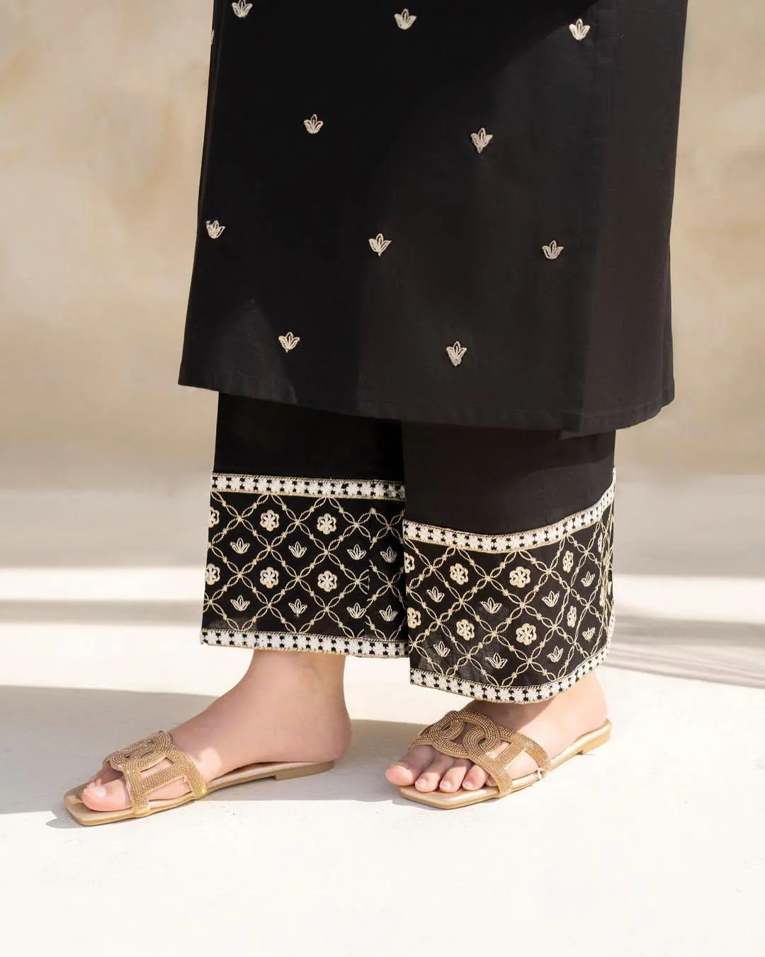 BLACK GULAB EMB 2PC SET - Image 6