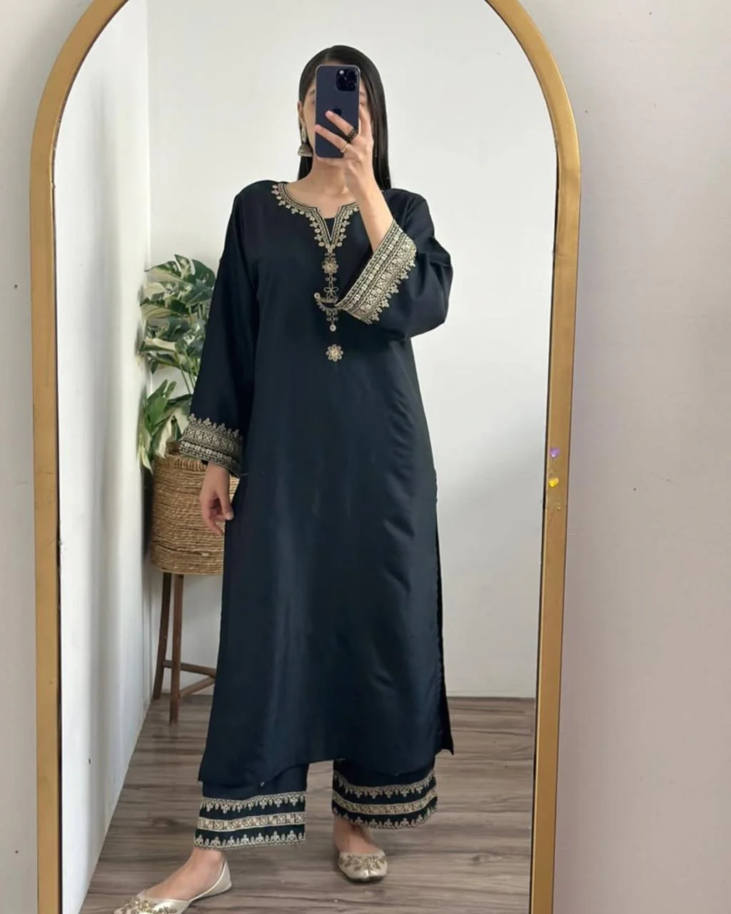 BLACK IRIS 2PC - Image 4