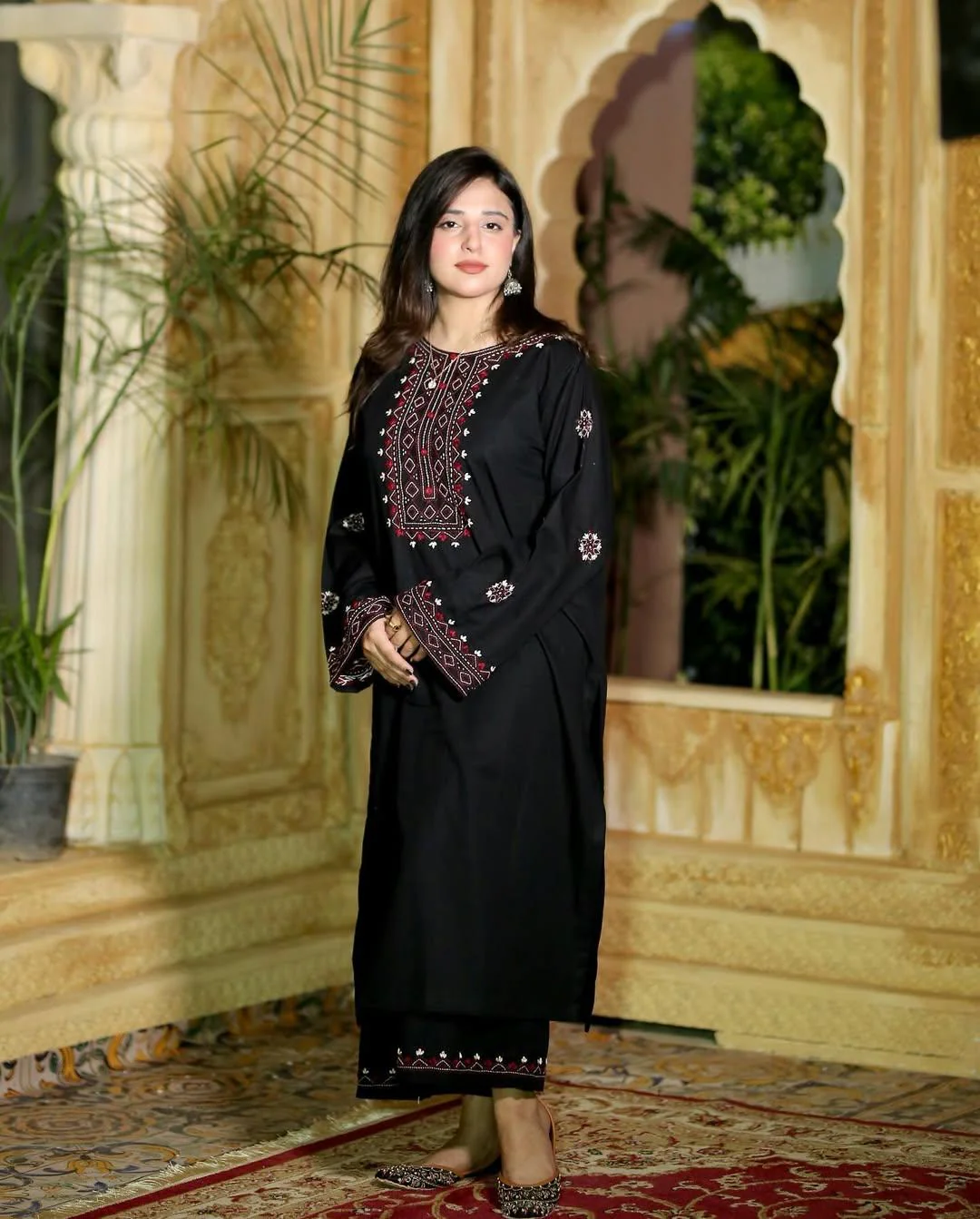 BLACK LUXE  EMB 2Pc - Image 4
