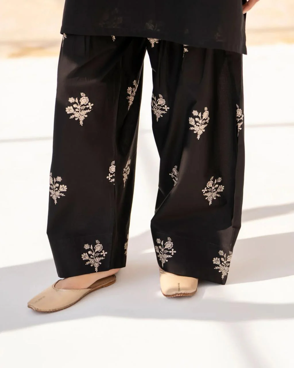 BLACK SAJAL SET ( FARSHI SHALWAR ) - Image 3
