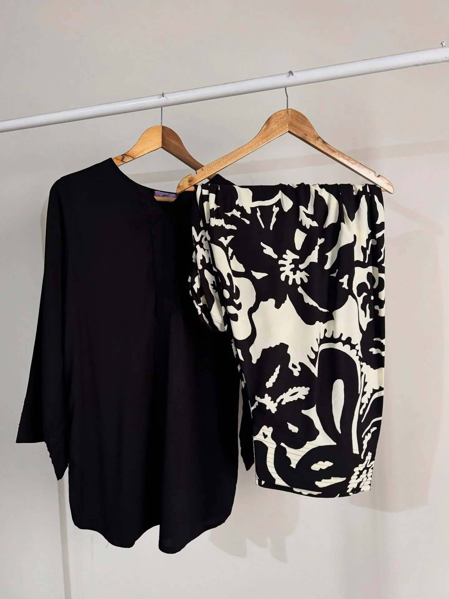 BLACK/WHITE SET ( FARSHI SHALWAR ) - Image 3