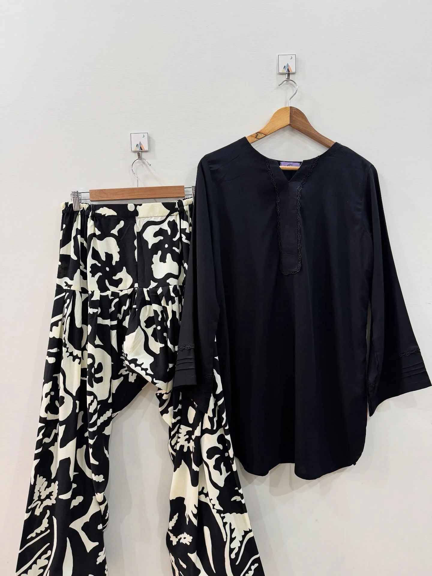 BLACK/WHITE SET ( FARSHI SHALWAR ) - Image 4