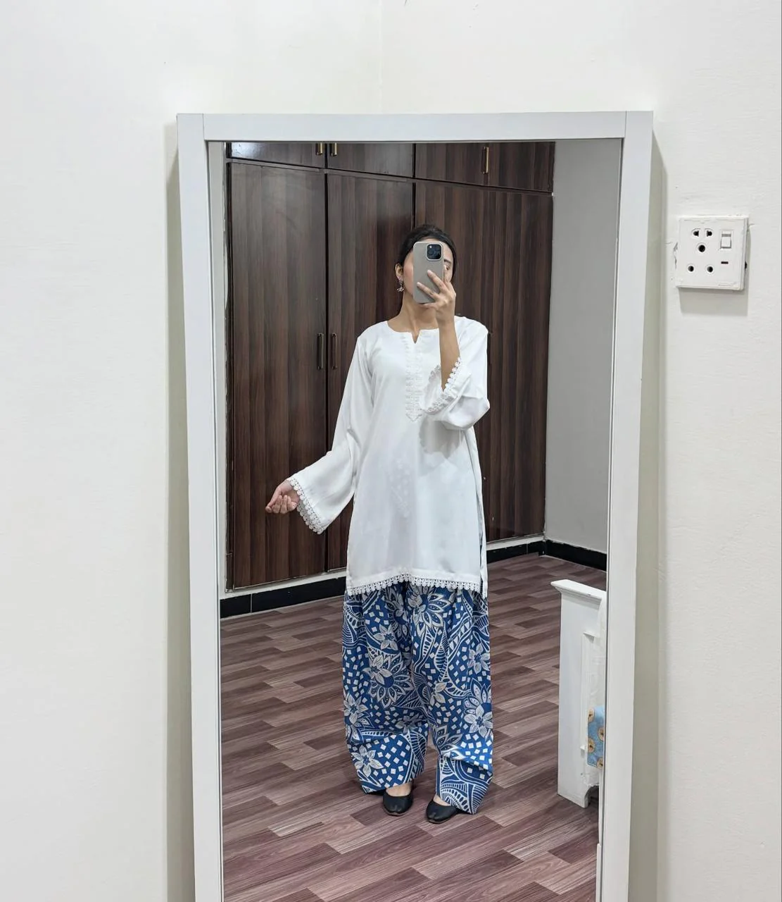 BLUE/WHITE SET ( FARSHI SHALWAR ) - Image 3