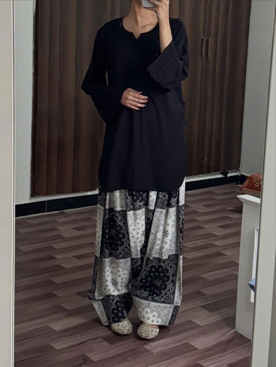 KIFLA BLACK SET ( FARSHI SHALWAR ) - Image 4