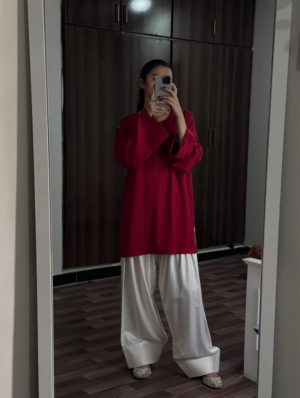 MEHROON / WHITE SET ( FARSHI SHALWAR ) - Image 2