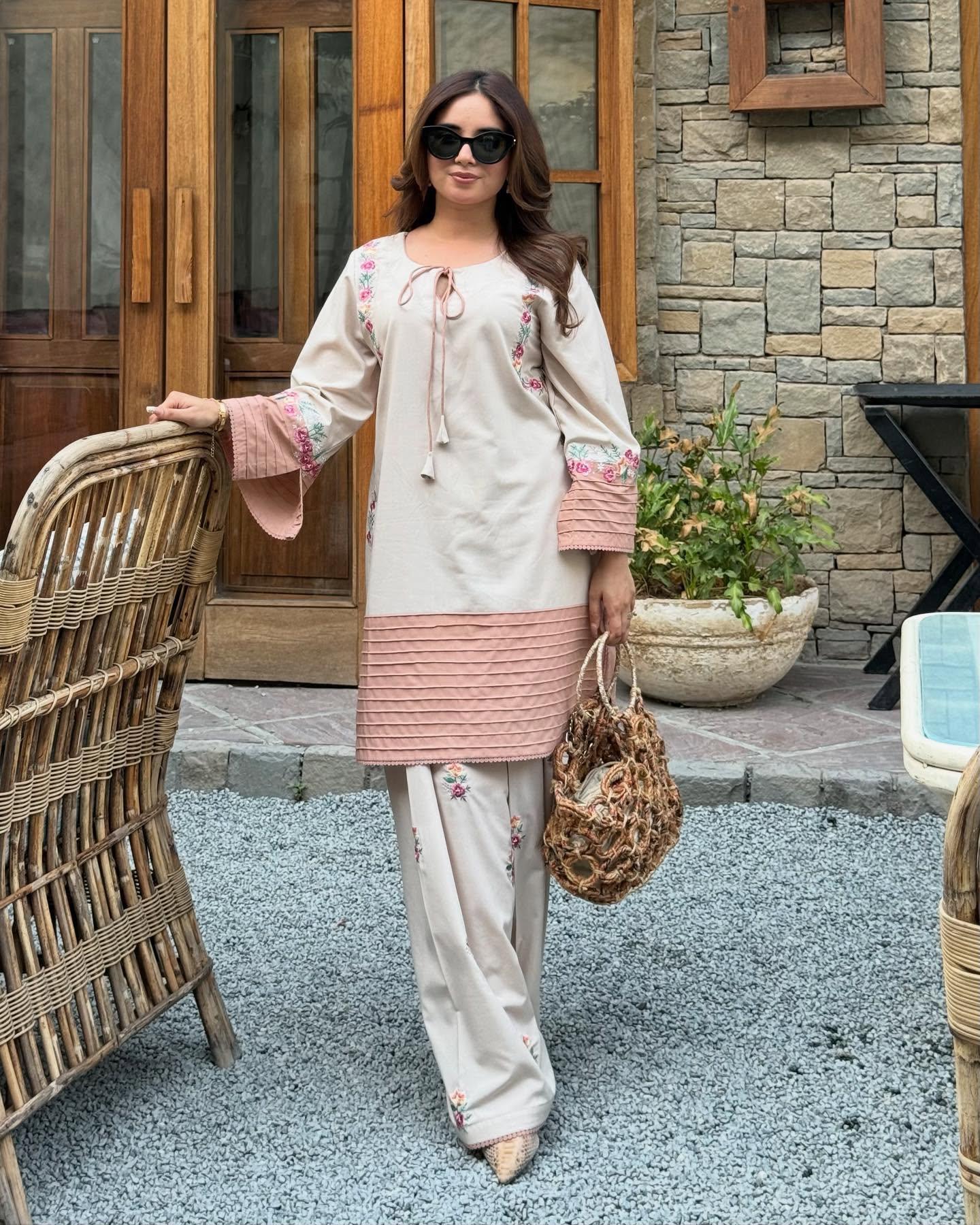 VAARI  LAWN 2PC ( FARSHI SHALWAR ) - Image 3