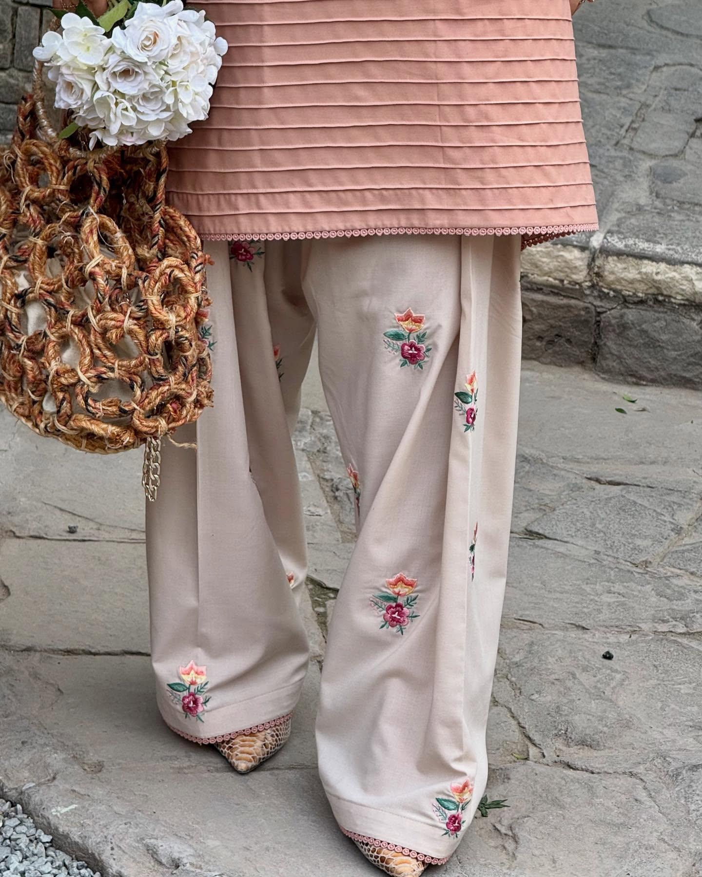 VAARI  LAWN 2PC ( FARSHI SHALWAR ) - Image 5