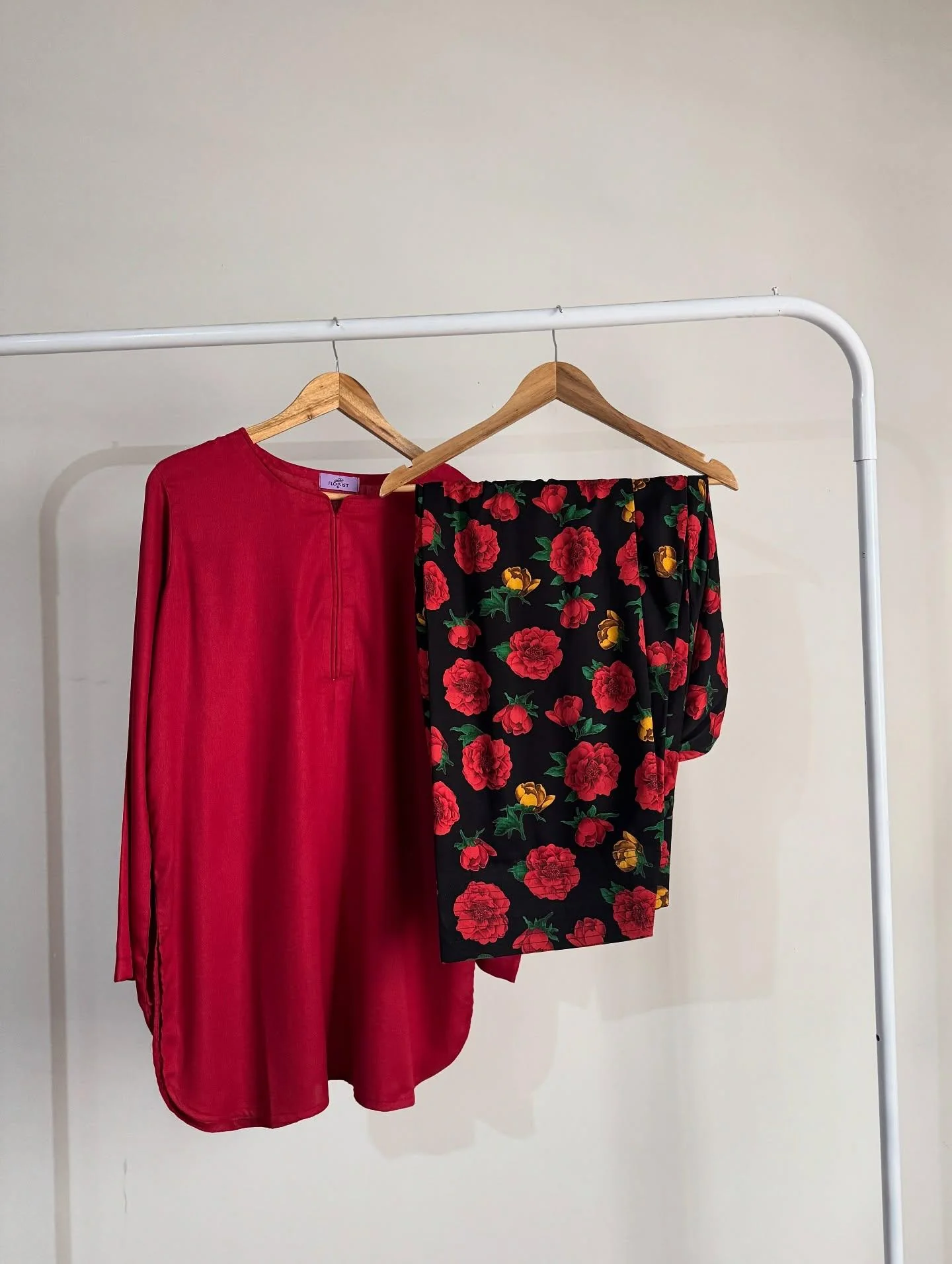 ZAREEN SET ( FARSHI SHALWAR ) - Image 3