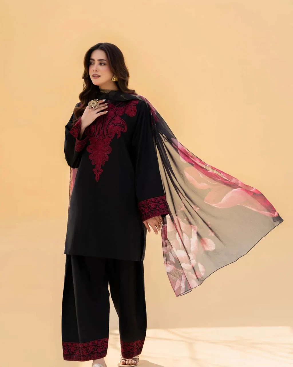 ZAROON LAWN 3PC ( FARSHI SHALWAR ) - Image 4
